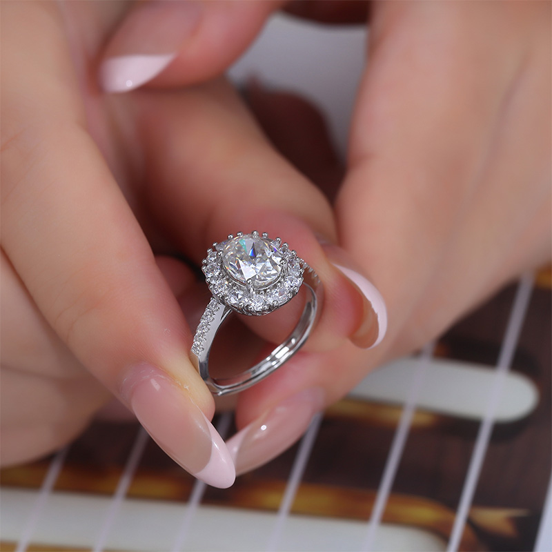 Scarlett Oval Cut Halo Moissanite Engagement Ring-VOOGME