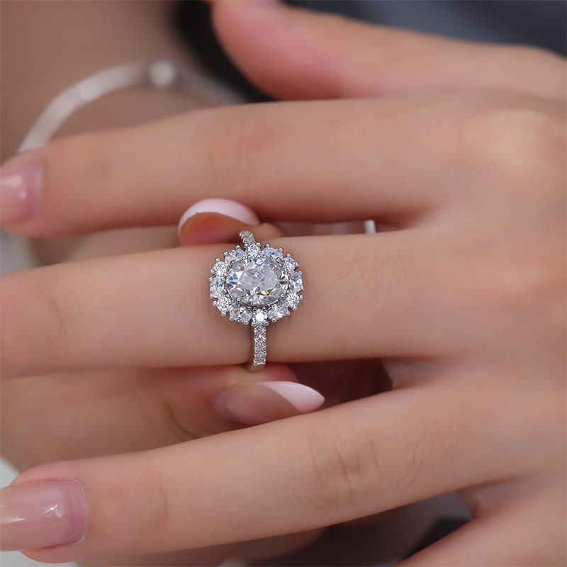 Scarlett Oval Cut Halo Moissanite Engagement Ring-VOOGME