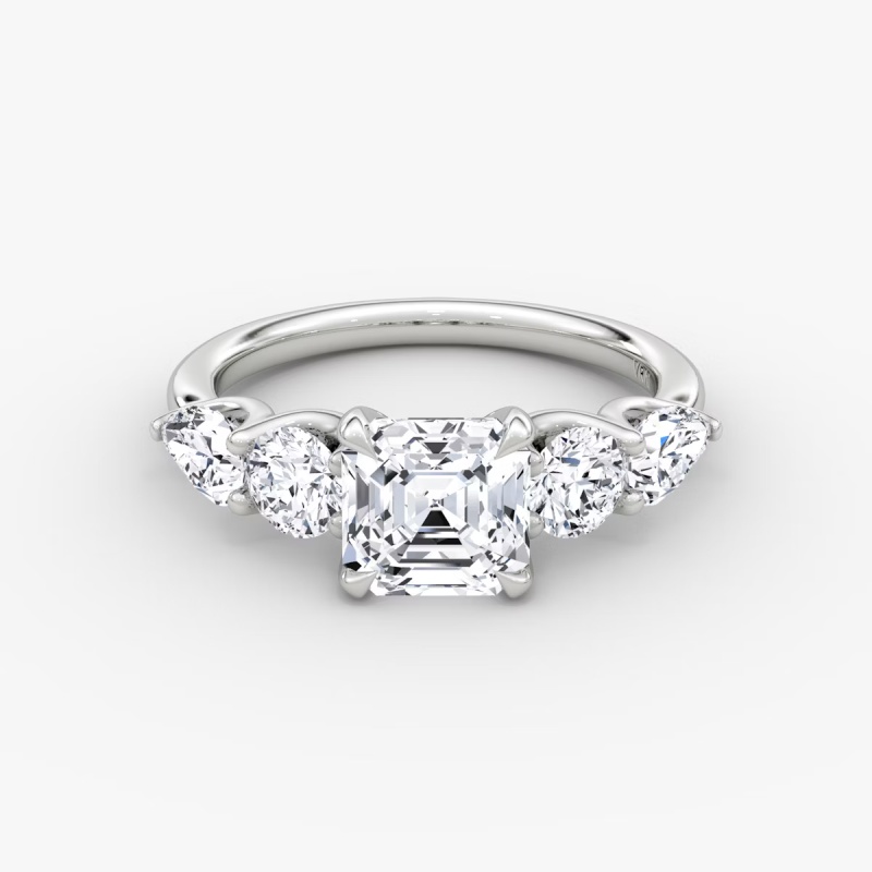 Skuno Moissanite Engagement Ring