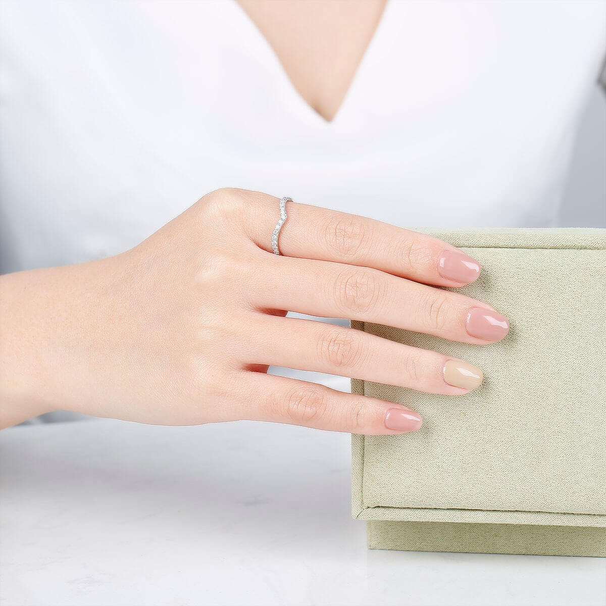 V-Shape Moissanite Wedding Band (0.22 ct.tw.)-VOOGME