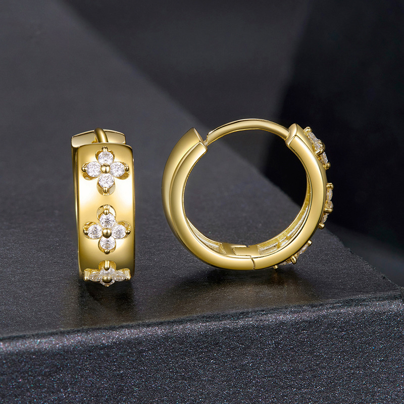 Aster Clover Wide Moissanite Hoop Earrings