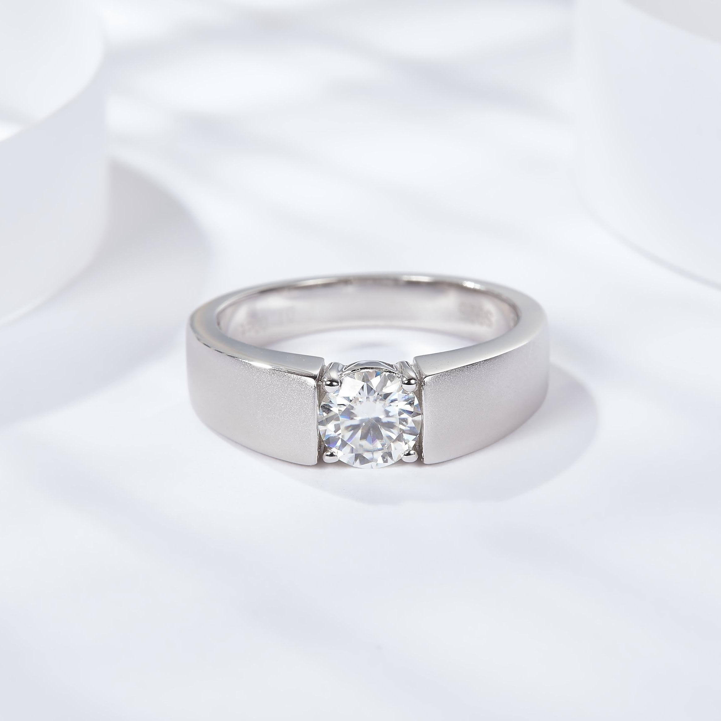 Simple Men' s Moissanite Engagement Ring 1.0 ct-VOOGME