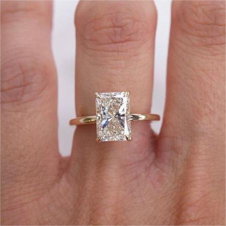 Choose the perfect jewelry gift to celebrate a special graduation