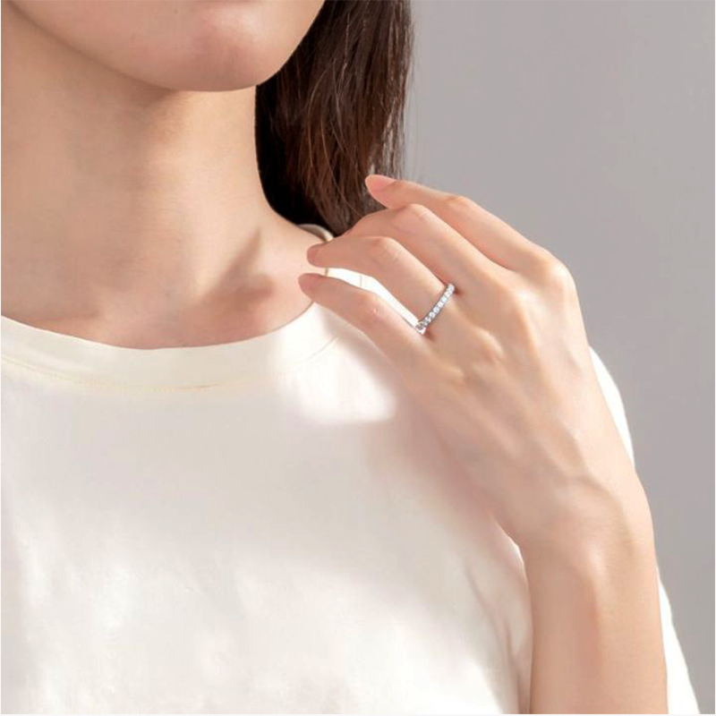 Sonora Embrace Round Moissanite Wedding Band-VOOGME