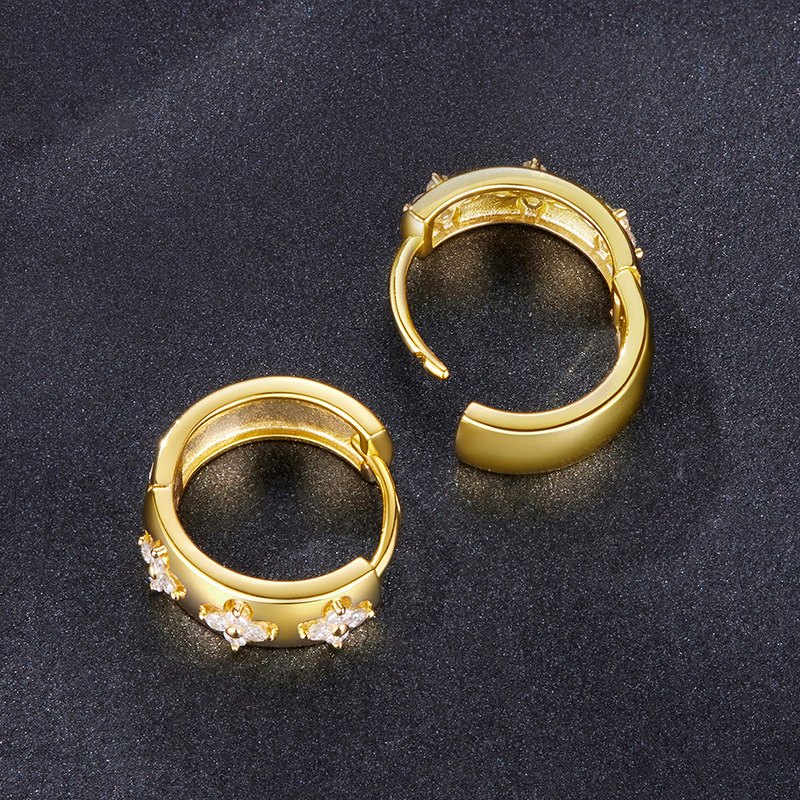 Aster Clover Wide Moissanite Hoop Earrings