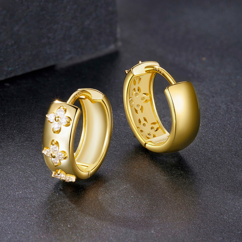 Aster Clover Wide Moissanite Hoop Earrings