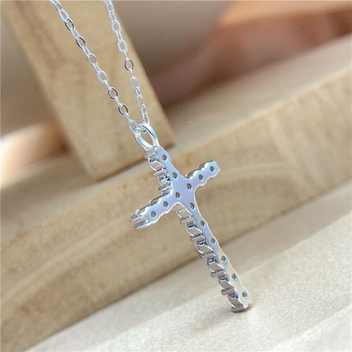 Lean Cross Moissanite Pendant-VOOGME