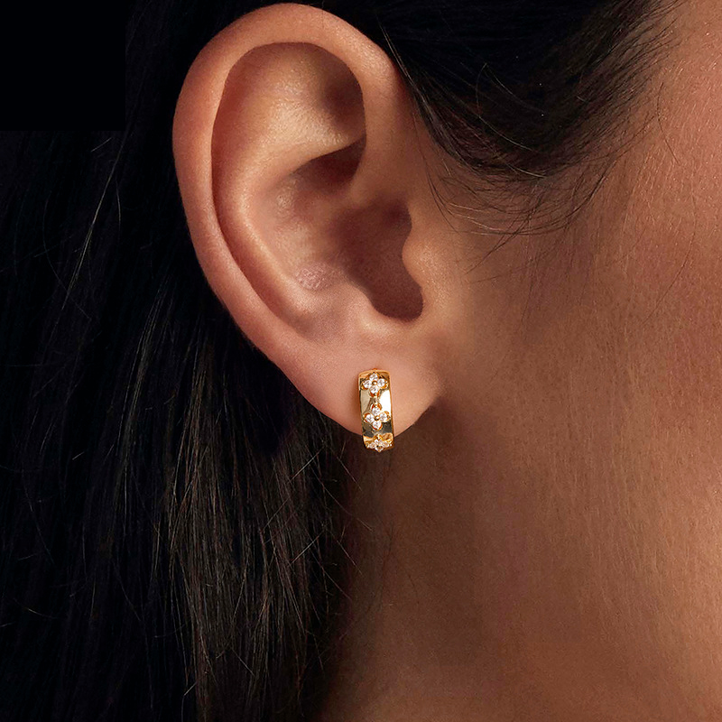 Aster Clover Wide Moissanite Hoop Earrings