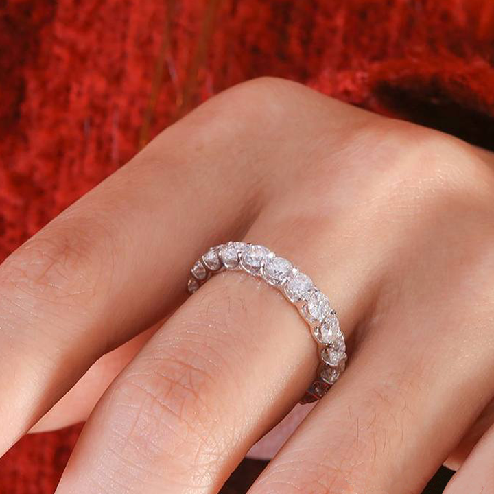 Gemma Embrace Moissanite Wedding Band-VOOGME