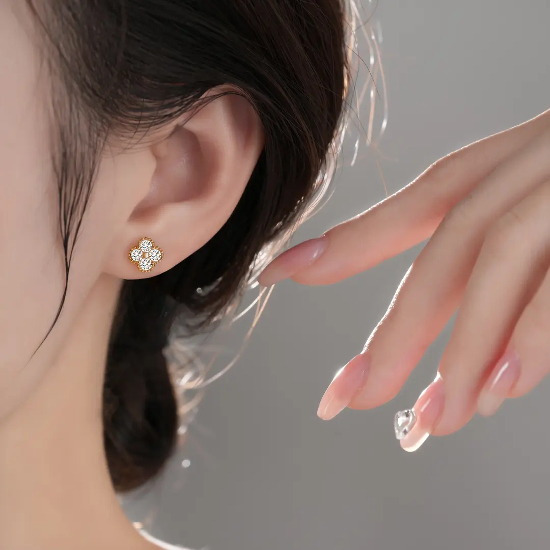 Fortuna Clover Moissanite Stud Earrings-VOOGME