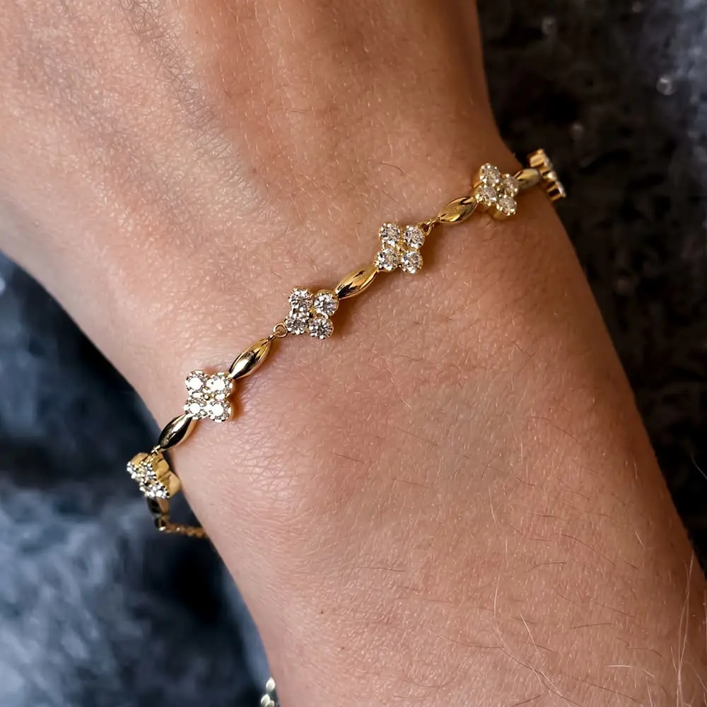 Elegant Clover Moissanite Bracelet