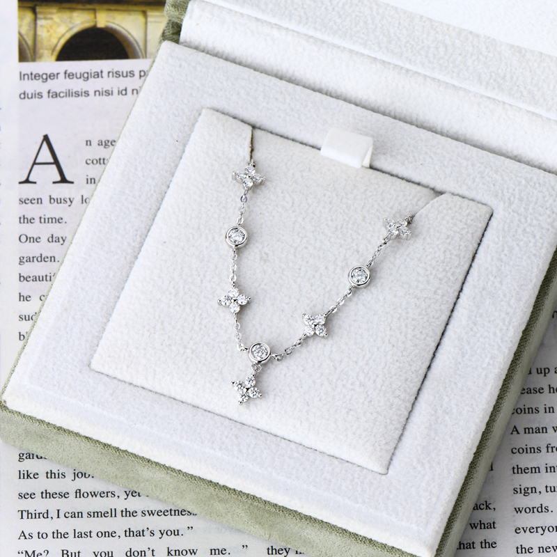 Ophelia Clover Moissanite Bracelet