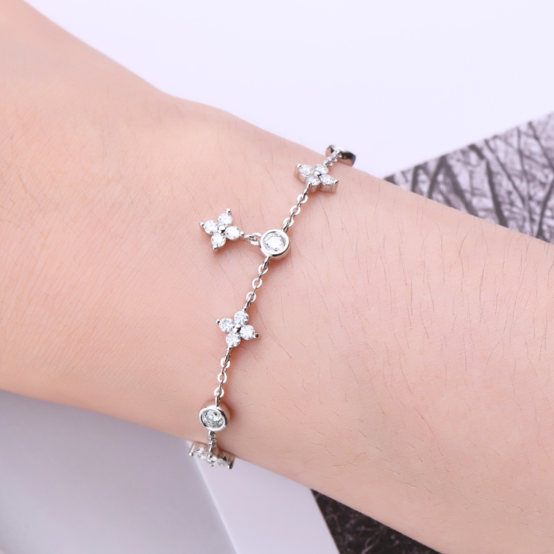 Ophelia Clover Moissanite Bracelet