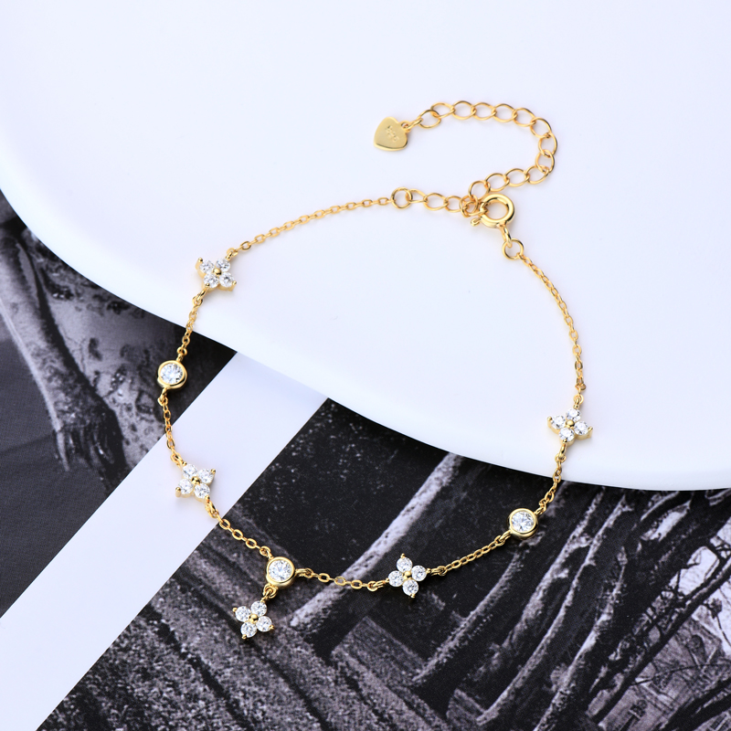 Ophelia Clover Moissanite Bracelet