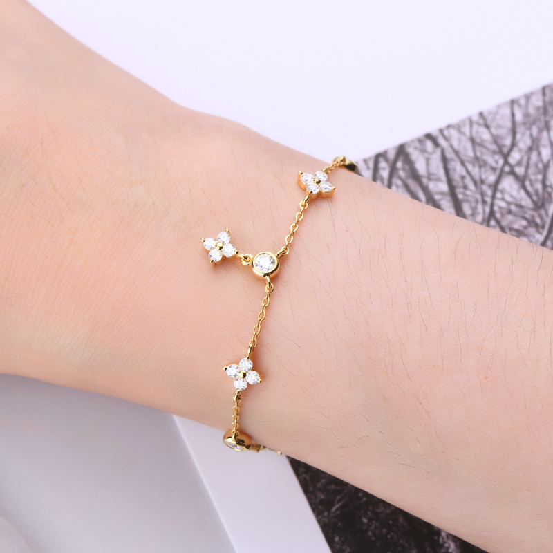 Ophelia Clover Moissanite Bracelet