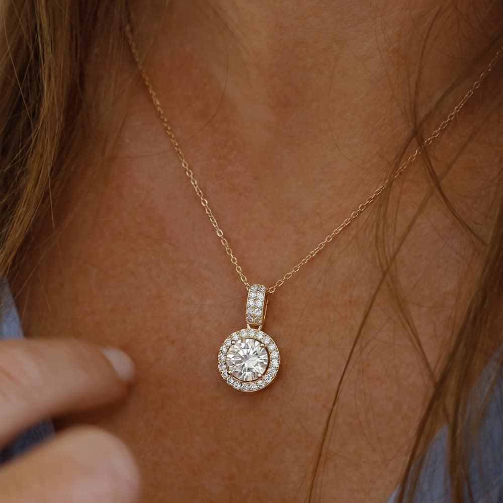 Tiling Halo Moissanite Pendant