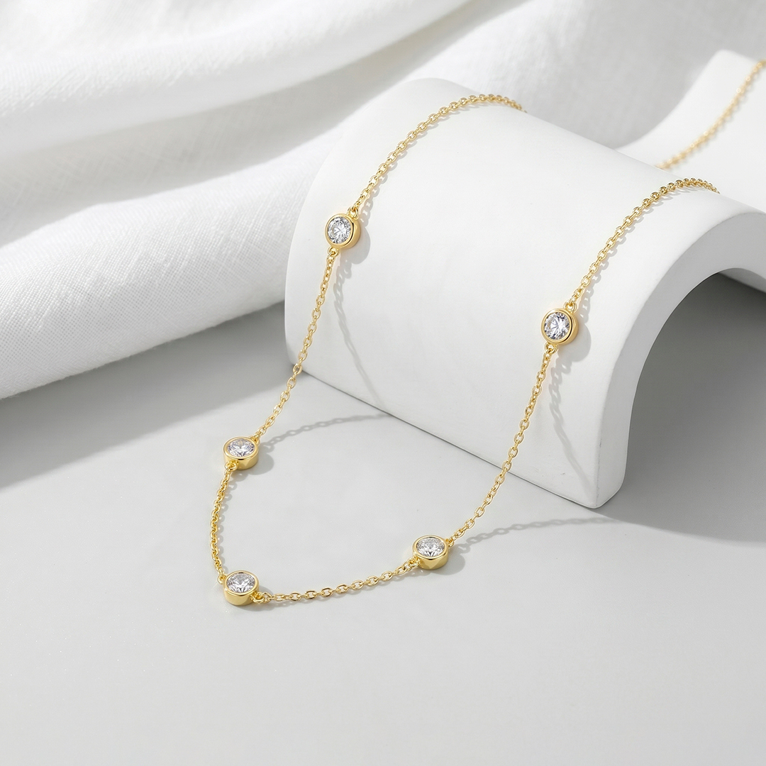 Cinq Bubbles Moissanite Necklace