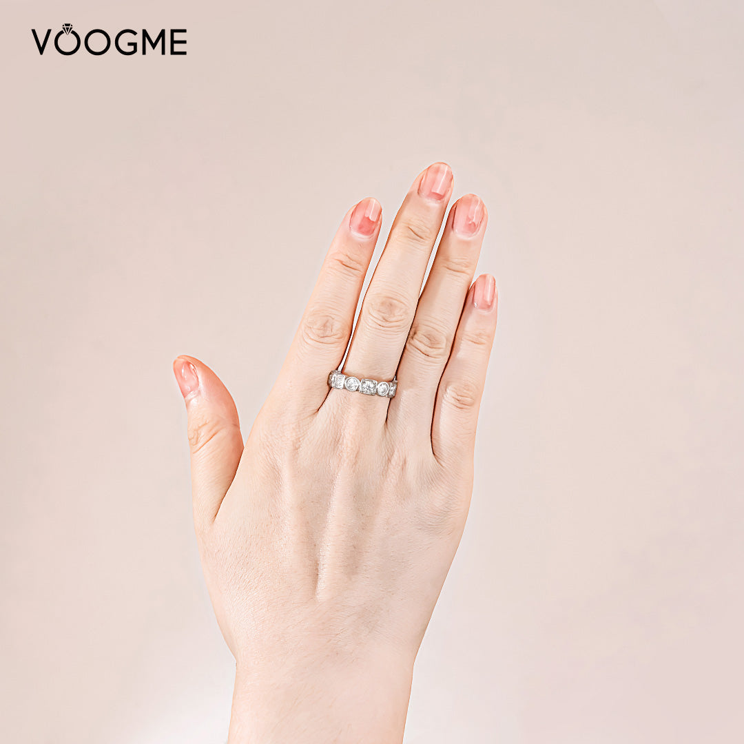 Unique Embrace Round Moissanite Wedding Band-VOOGME