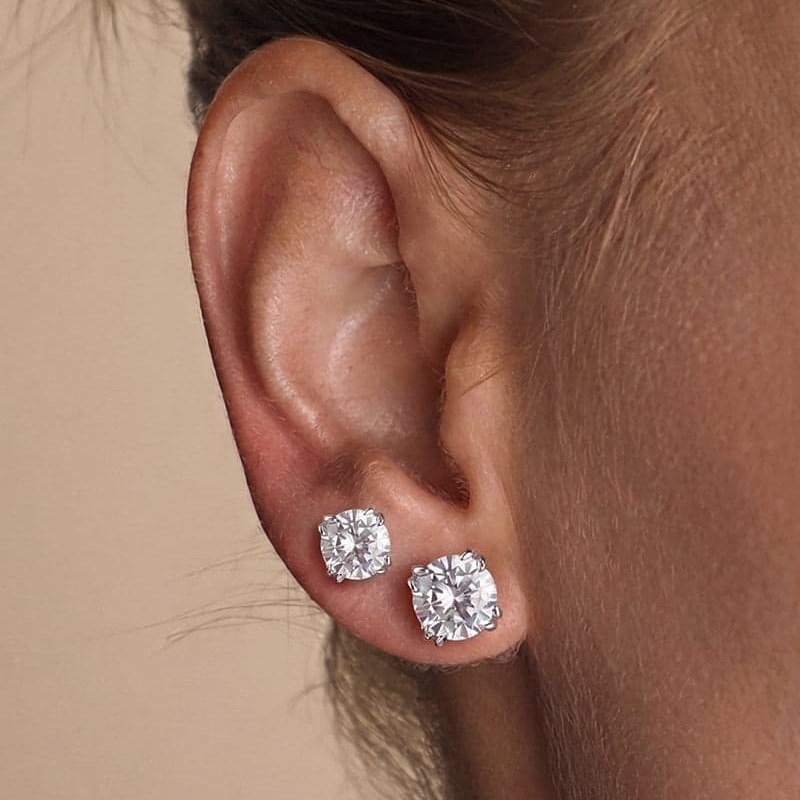 Eight-Prong Classic Moissanite Stud Earrings