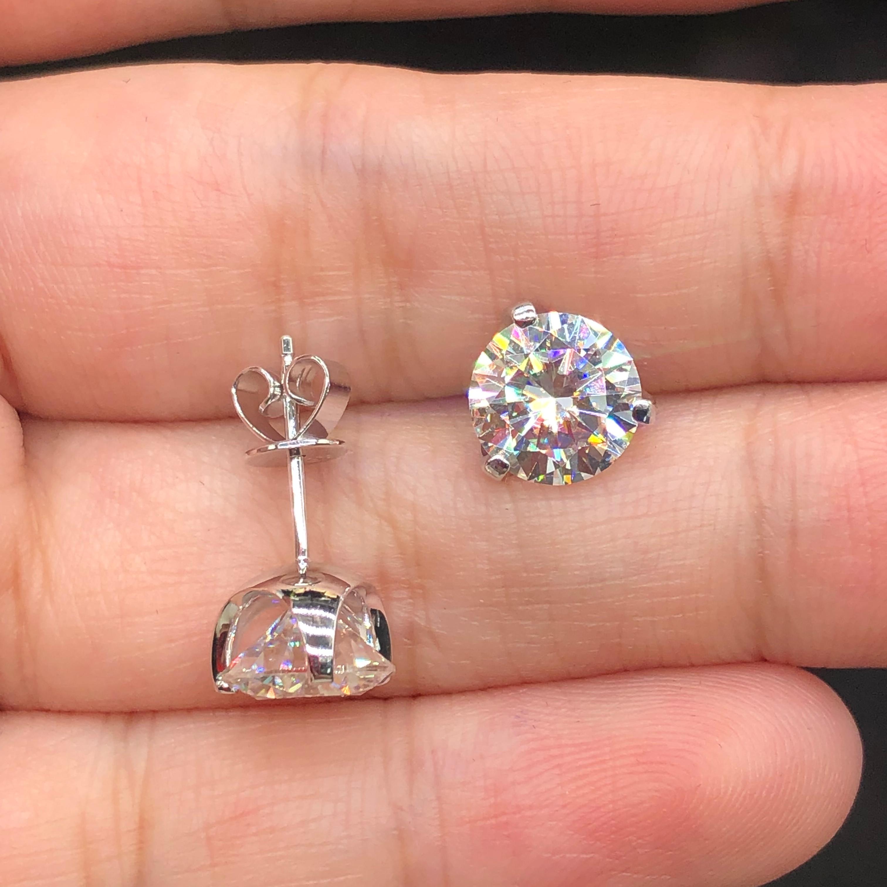 Classic Three-Prong Moissanite Stud Earrings-VOOGME