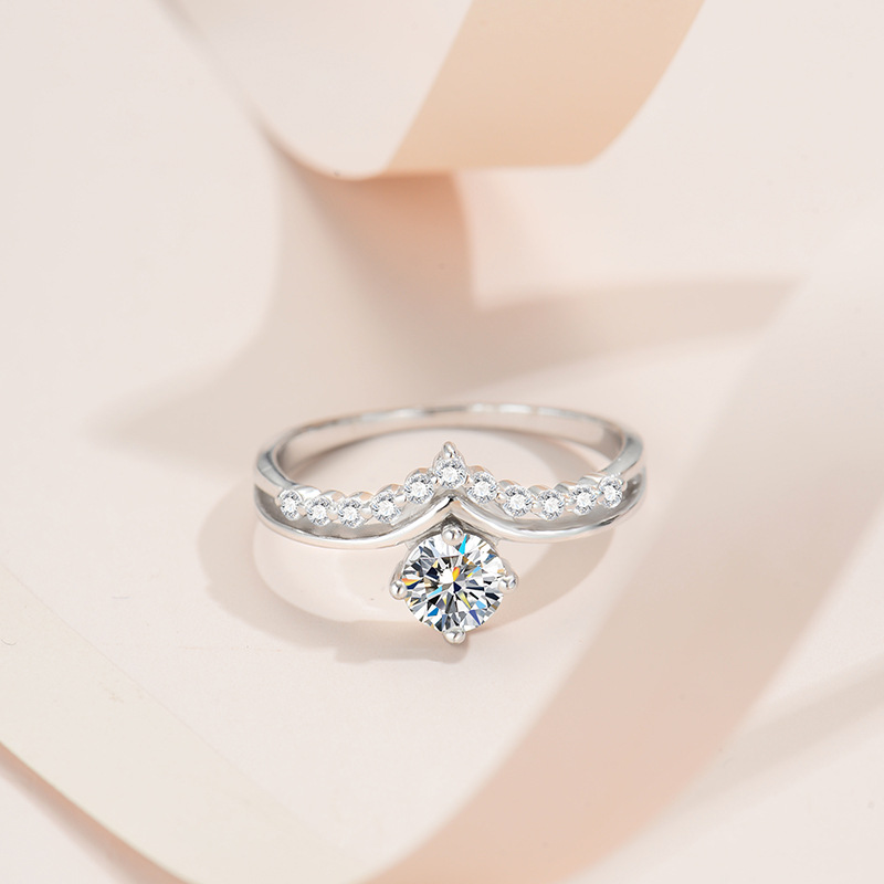 Leila Round Moissanite Engagement Ring-VOOGME