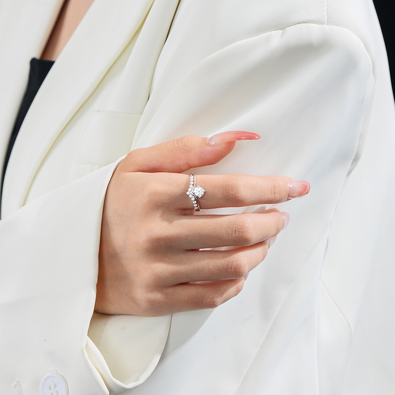 Leila Round Moissanite Engagement Ring-VOOGME