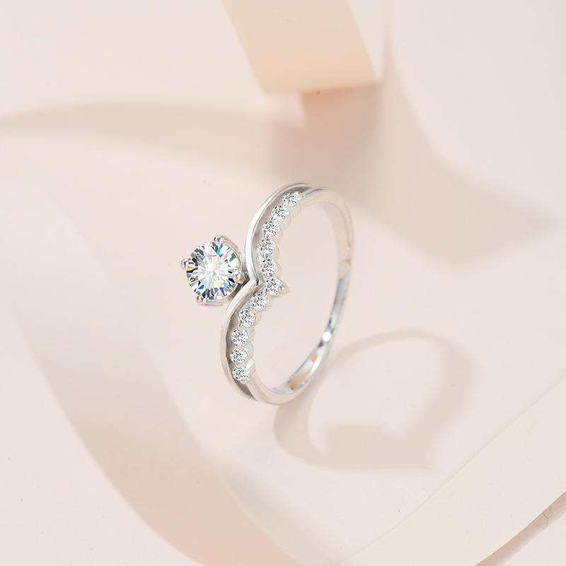 Leila Round Moissanite Engagement Ring-VOOGME
