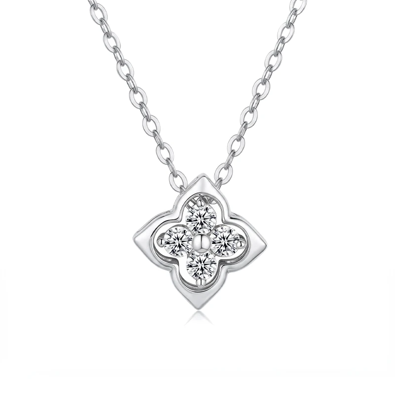 Beating Clover Moissanite Necklace