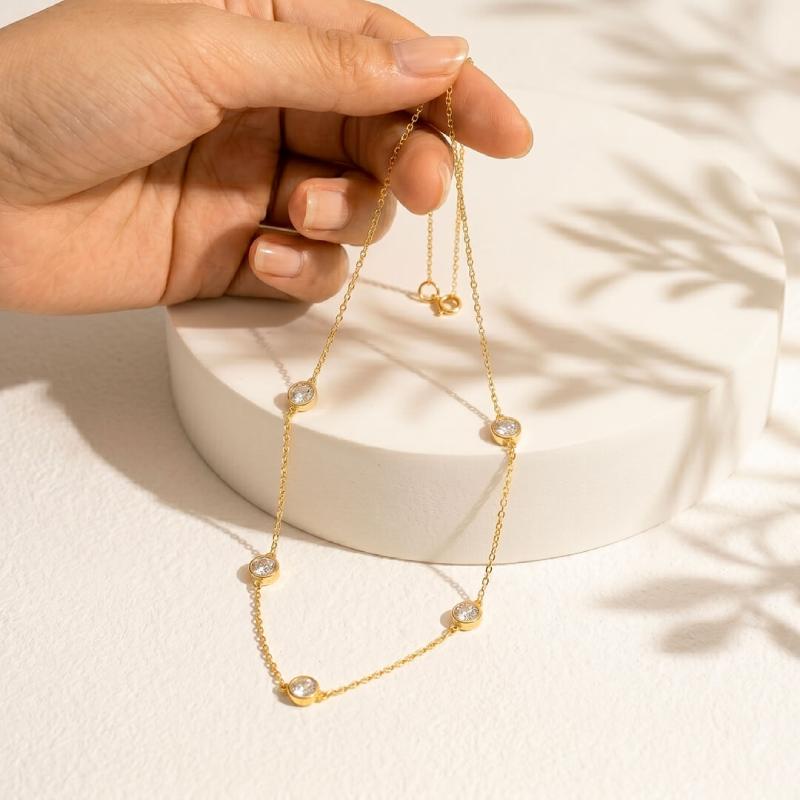 Cinq Bubbles Moissanite Necklace