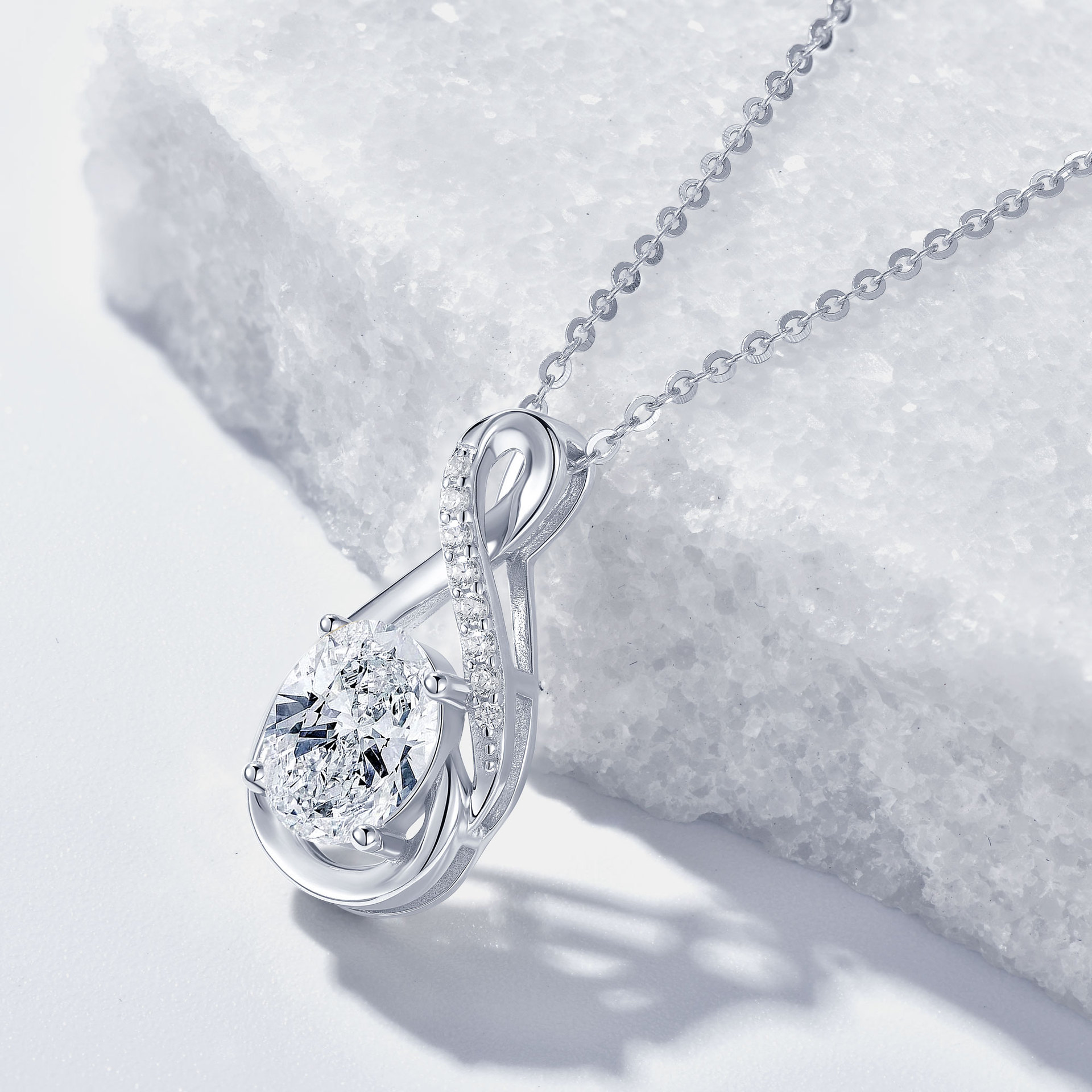 Sparkling Oval Moissanite Necklace 2.0ct