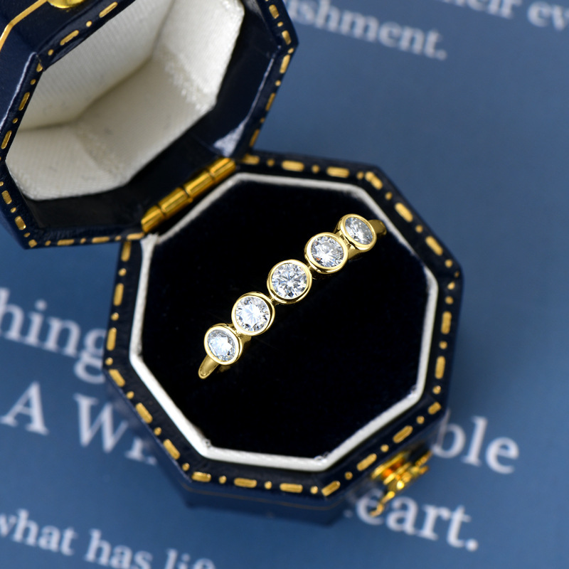 Five-Stone Bubble Moissanite Wedding Band-VOOGME