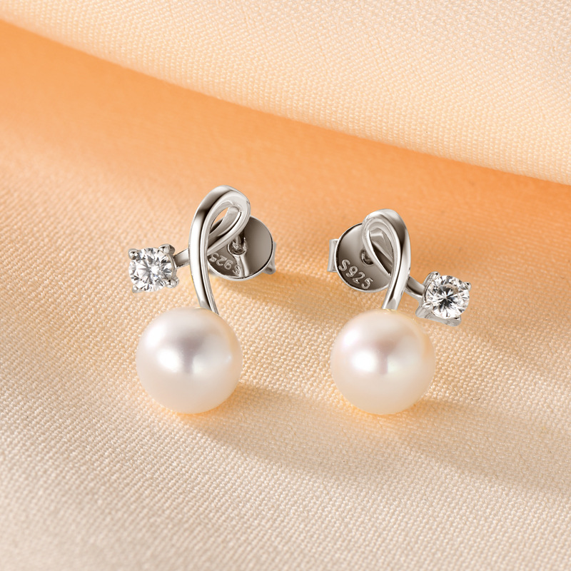 Glitz Freshwater Pearl Stud Earrings-VOOGME