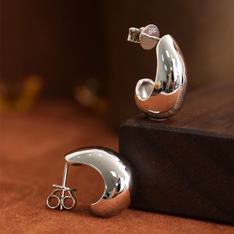 Crescent Moon Hoop Earrings-VOOGME