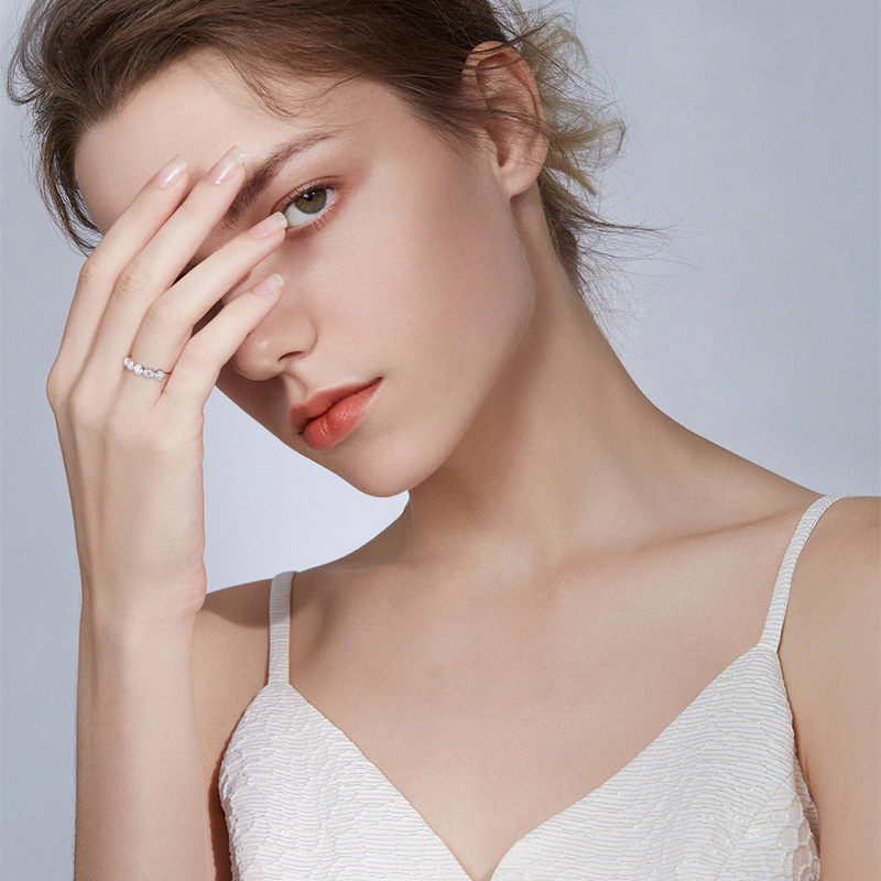 Five-Stone Bubble Moissanite Wedding Band-VOOGME