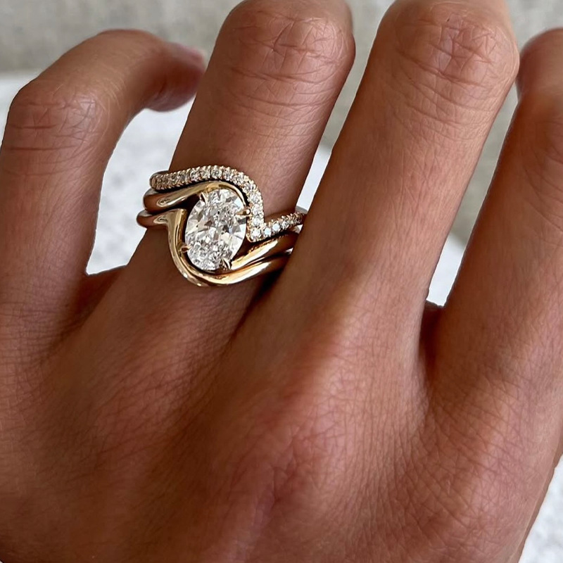 Ripple Oval Cut Moissanite Ring Set