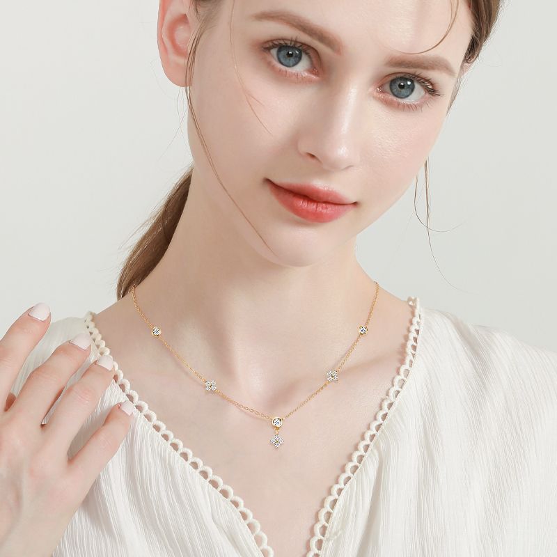 Una Four Leaf Clover Moissanite Necklace-VOOGME