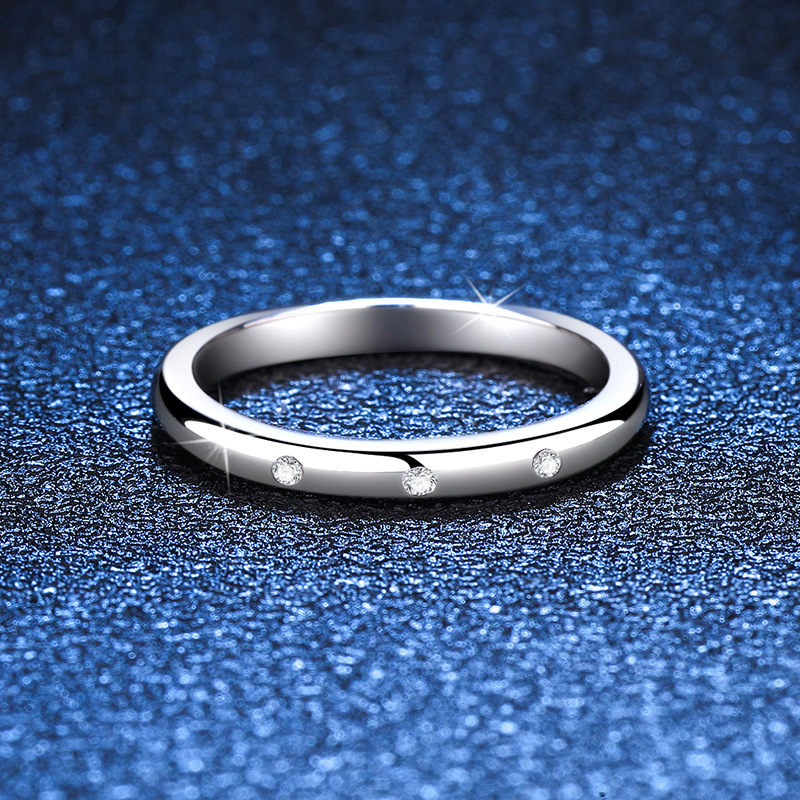 Petites Stone Moissanite Wedding Band-VOOGME