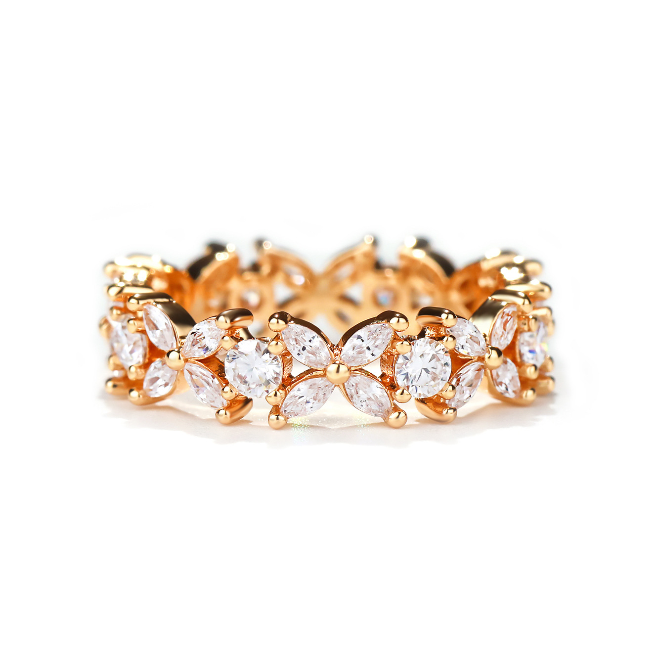 Aurora Clover Moissanite Wedding Band