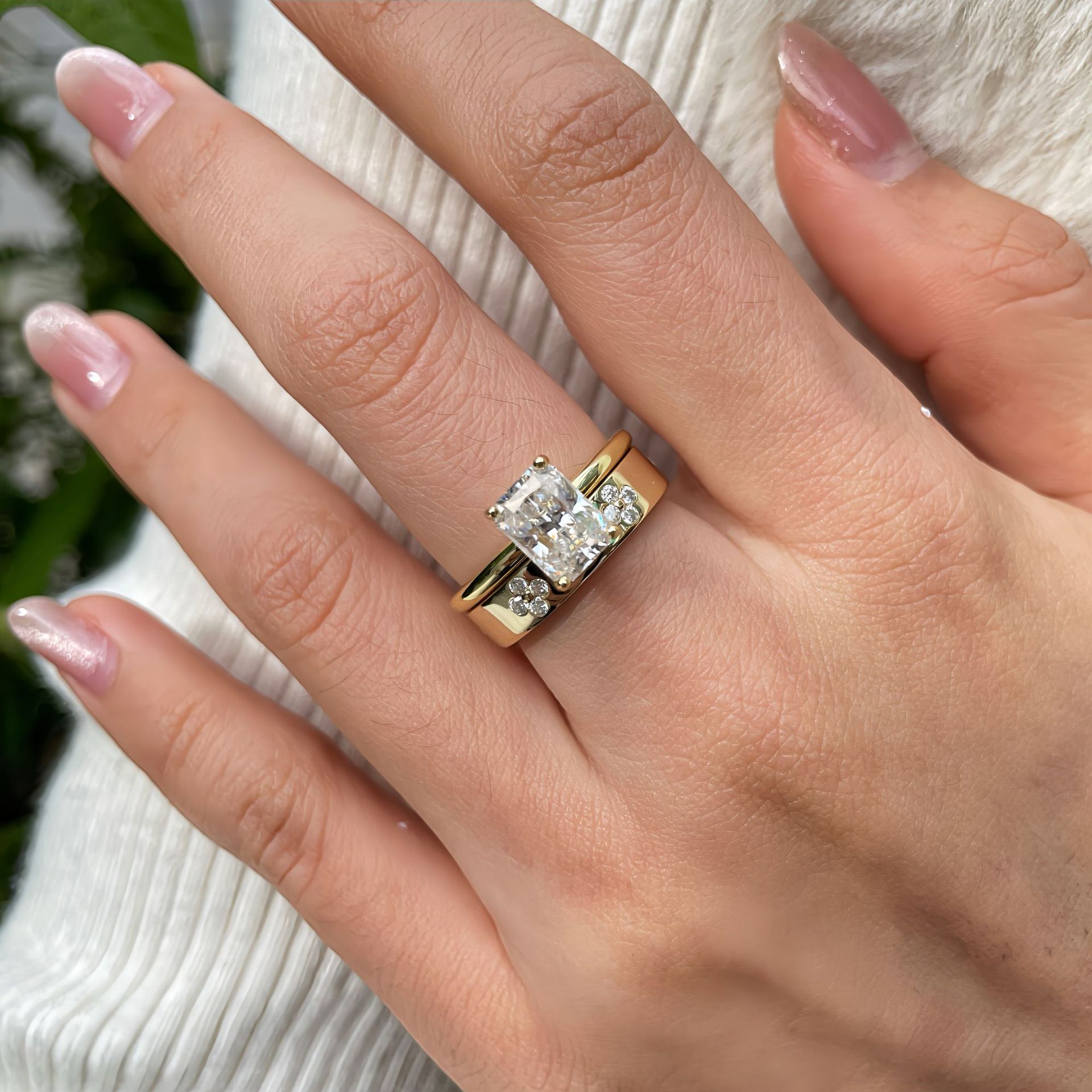 Four Leaf Clover Moissanite Wedding Band