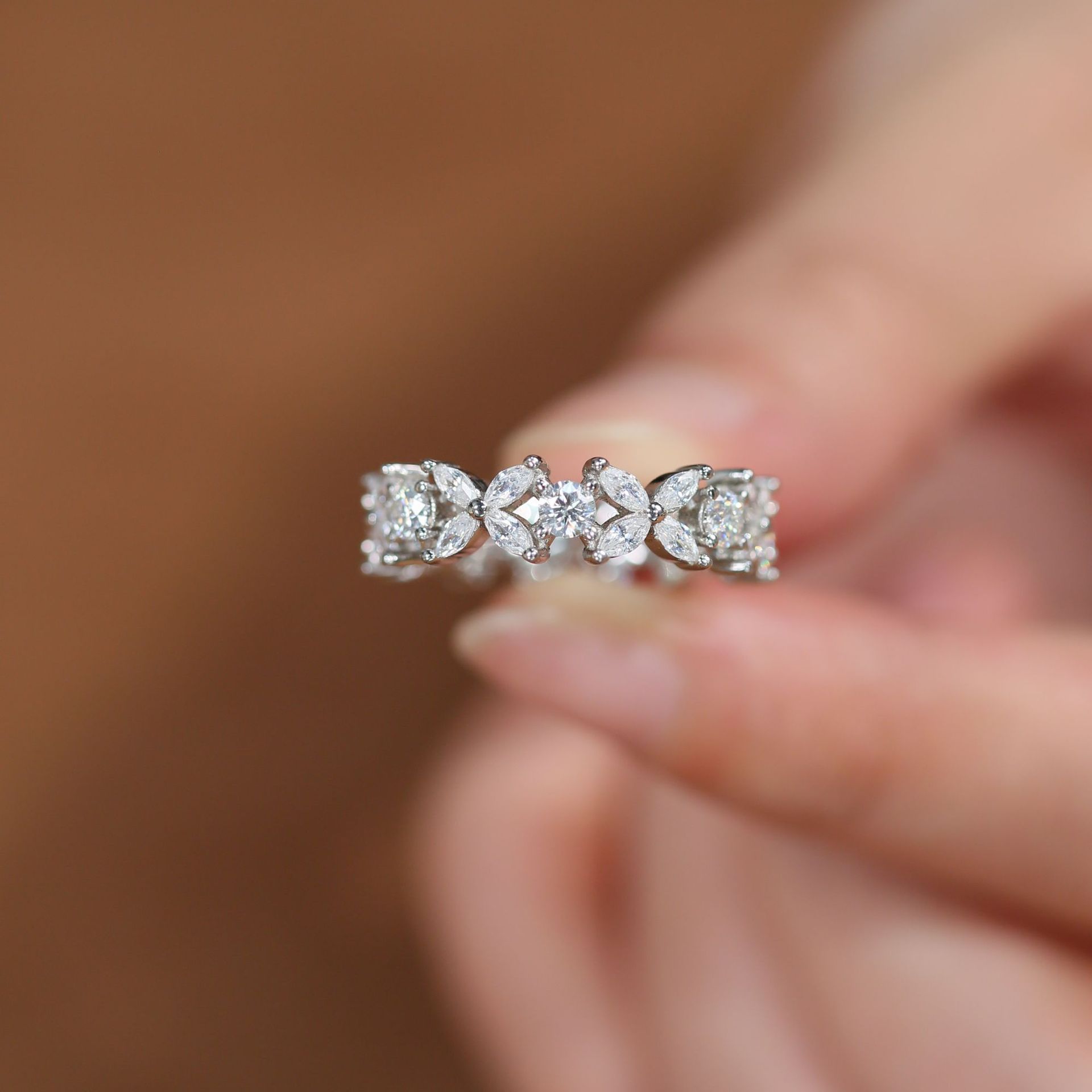 Aurora Clover Moissanite Wedding Band