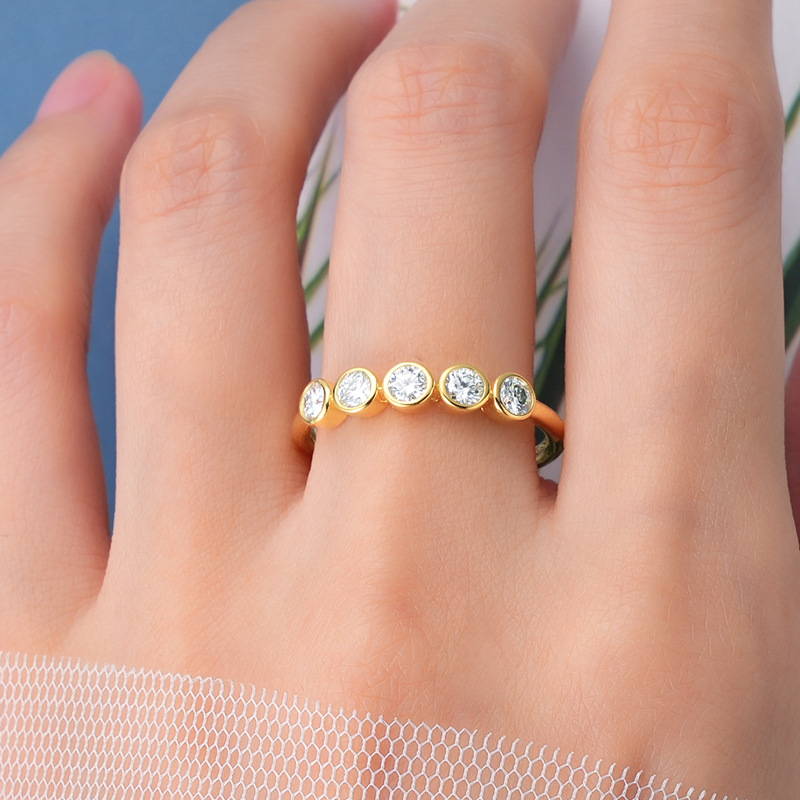 Five-Stone Bubble Moissanite Wedding Band-VOOGME