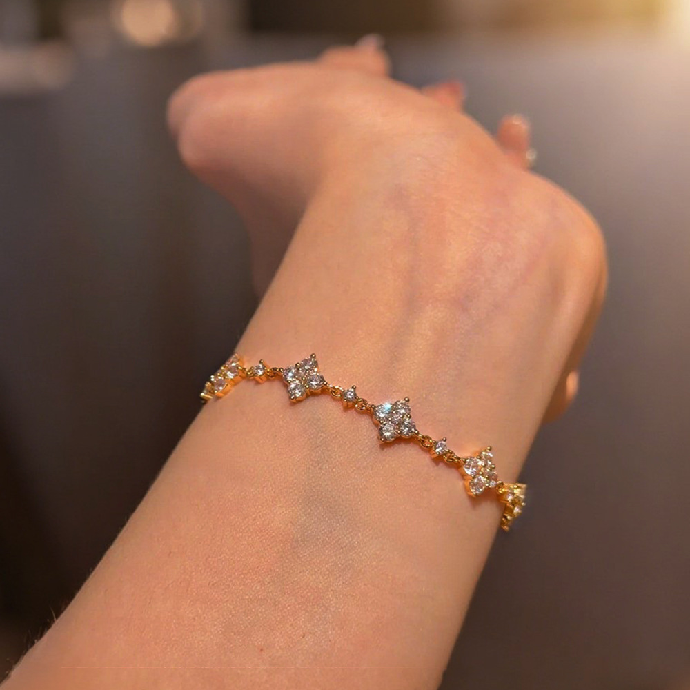 Delilah Clover Moissanite Bracelet