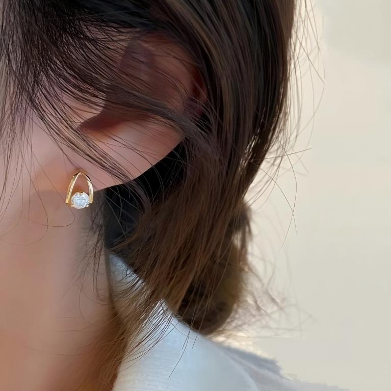 Horseshoe Moissanite Stud Earrings