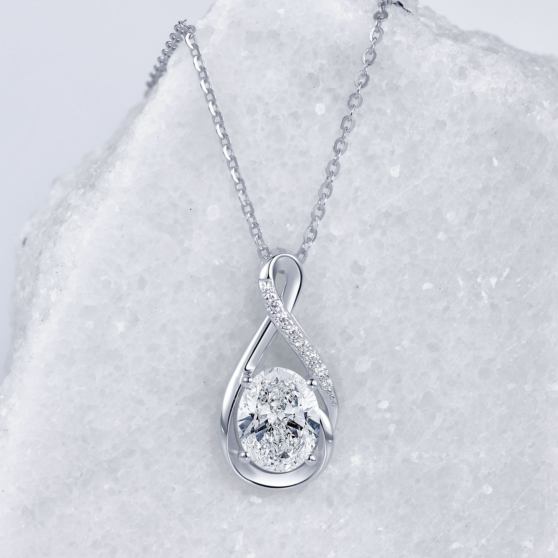 Sparkling Oval Moissanite Necklace 2.0ct