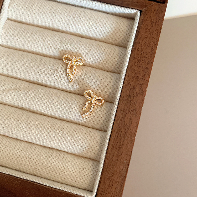 Bow Stud Eearrings