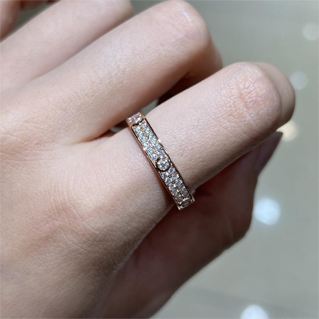 Cecile Round Moissanite Wedding Band-VOOGME