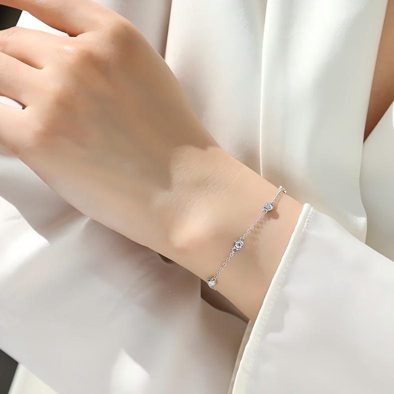 Meme Bezel Moissanite Bracelet