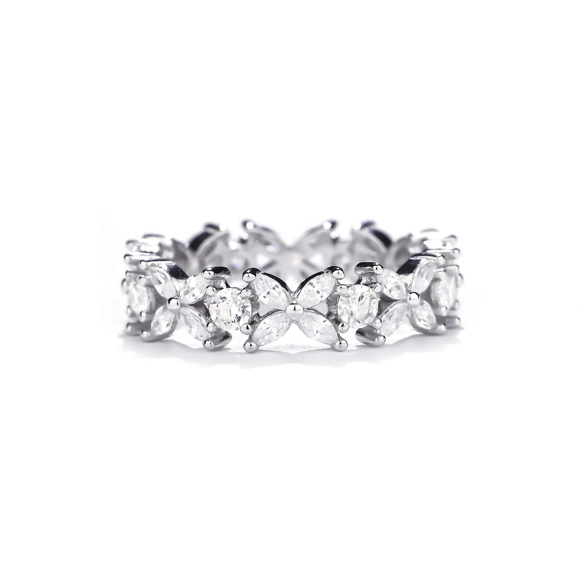 Aurora Clover Moissanite Wedding Band