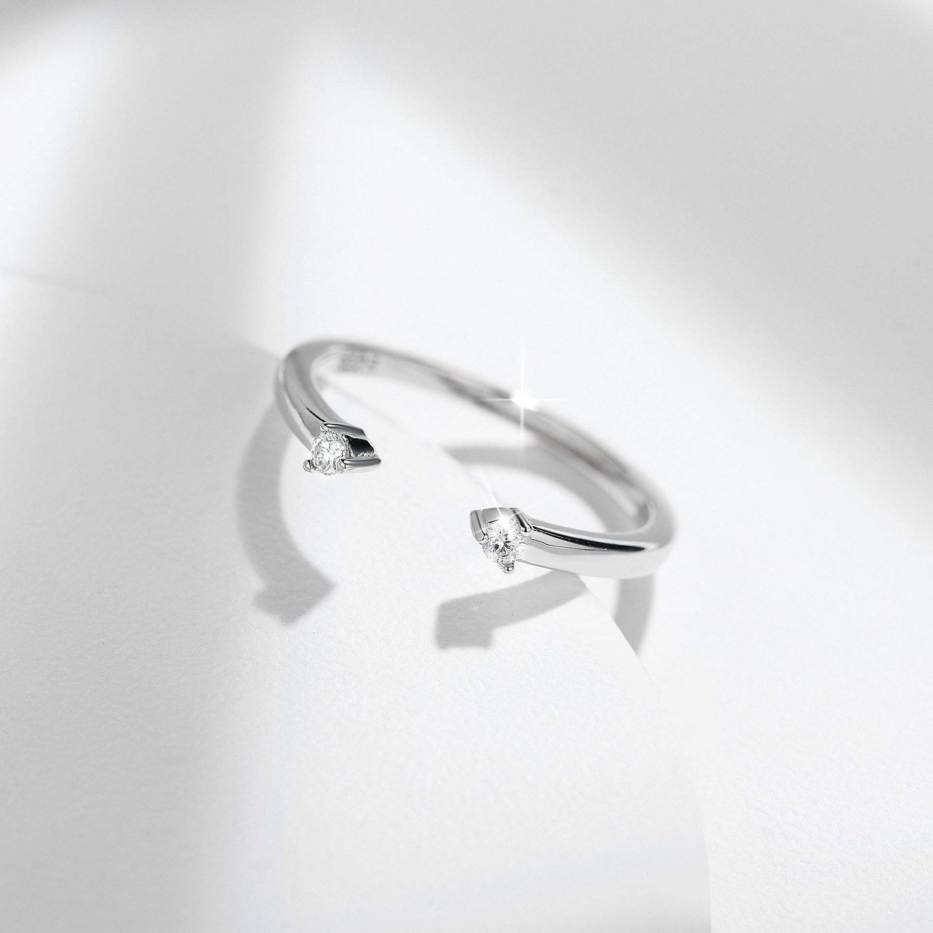 Twin Star Moissanite Wedding Band-VOOGME