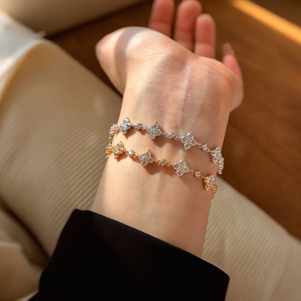 Delilah Clover Moissanite Bracelet